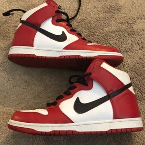 Nike sb varsity red and black
